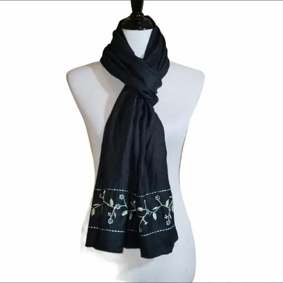 Liz Claiborne 100% viscose black‎ embroidery scarf - Picture 3 of 5